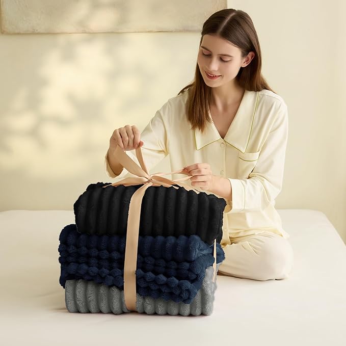 HIMEET Navy Blue Ribbed Queen Size Blanket - Image 4