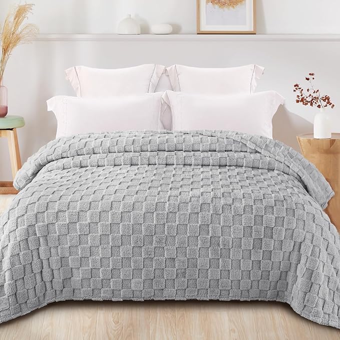 Exclusivo Mezcla Twin Size Flannel Fleece Blanket, Super Soft and Warm - Image 3