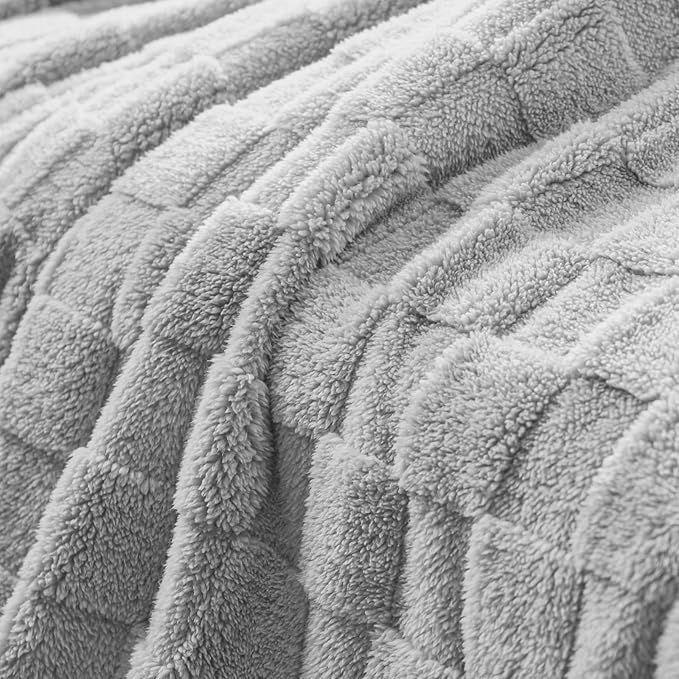 Exclusivo Mezcla Queen Size Flannel Fleece Blanket, Super Soft and Warm - Image 4