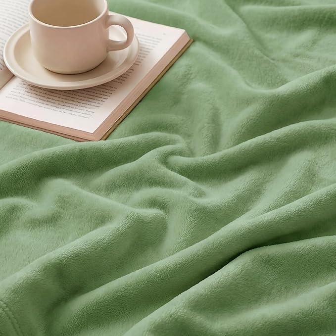 Bedsure GentleSoft Green Fleece Blankets Queen Size - Image 5