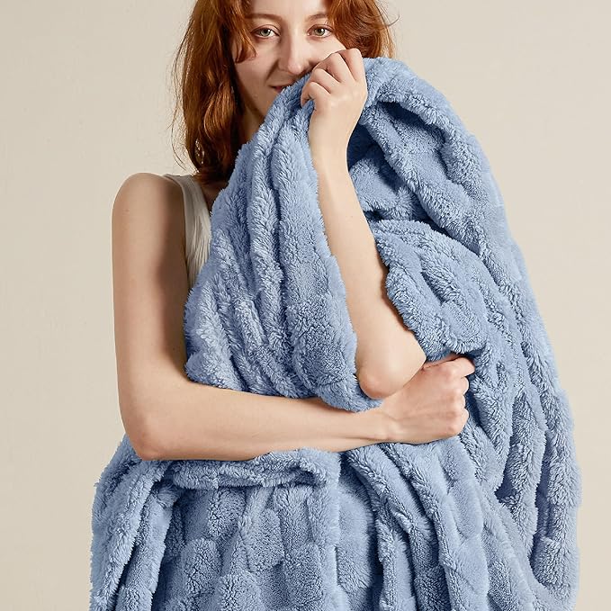 Bedsure GentleSoft Ashley Blue Twin XL Blanket - Image 2